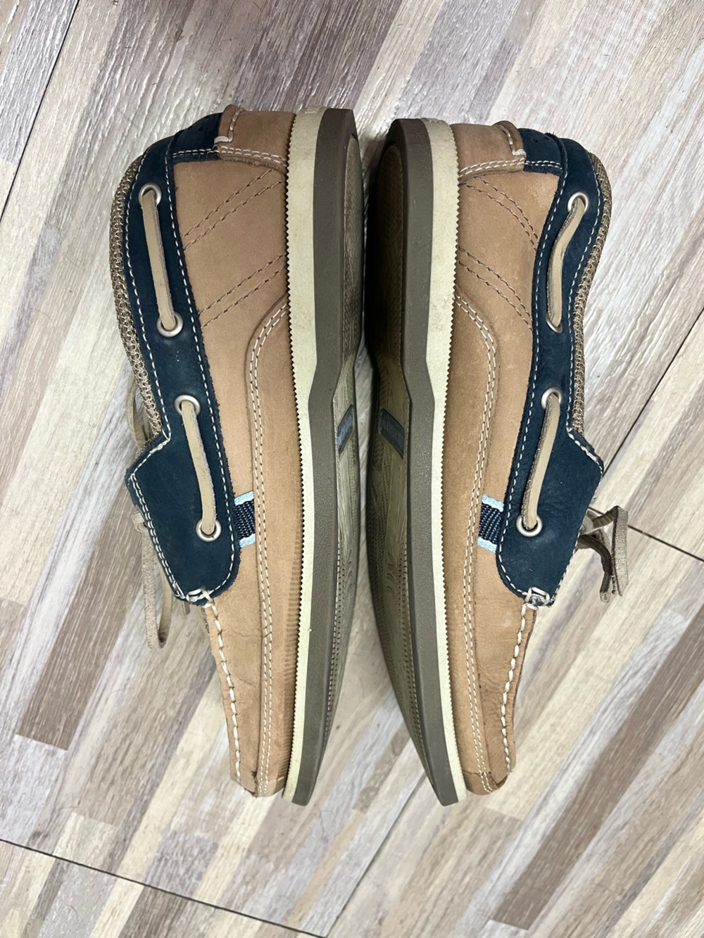 Margaritaville Men's Tan and Navy Leather Boat Shoes - Picture 4 of 8